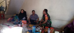 Pasca Lebaran Babinsa Kalidawir Laksanakan Komsos Dengan Masyarakat di Desa Binaan