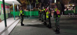 Babinsa Koramil 0816/06 Tanggulangin Mlaks Giat Patroli Malam Takbir Dan Himbauan Prokes