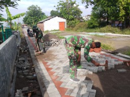 Wujudkan lingkungan sehat, TNI bersama masyarakat lakukan karya bakti