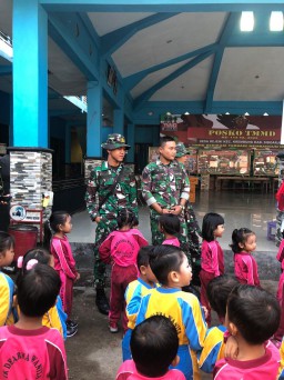 Satgas TMMD bersama anak-anak ikut meriahkan HUT kemerdekaan RI ke 77 Tahun 2022