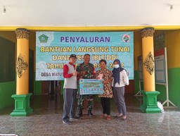 Babinsa Koramil 12/Prambon Kawal Penyaluran BLT Dana Desa Tahun 2022