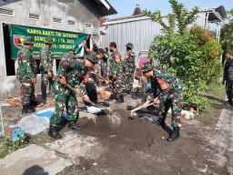 Kodim 0816/Sidoarjo bersama warga bantu RTLH