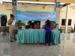 Babinsa Koramil 0816/13 Wonoayu Dampingi Petugas Kesehatan Posyandu