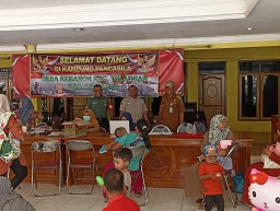 Babinsa Bersama Bhabinkamtibmas monitoring posyandu di kampung Pancasila Desa Kebaron 