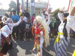 Babinsa Koramil 0816/09 Krian hadiri Karnaval Budaya 2023 Desa Sidomulyo dan Desa Tempel Kecamatan Krian