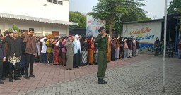 Danramil 0816/06 Tanggulangin Pembina Upacara Disekolah MTs MaArif Ketegan