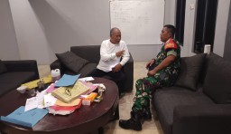 Anggota Babinsa Koramil 0816/06 Tanggulangin Melaksanakan Komunikasi Sosial Dengan Kepala Desa