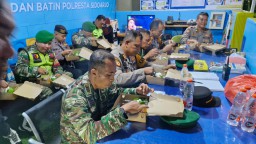 Danramil 0816/10 Balongbendo Gelar Sahur Bersama di Pospam Ketupat Semeru 2025