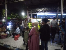 Amankan Arus Balik Lebaran 2025, Koramil 0816/17 Gedangan Siaga di Posyan Terminal Purabaya