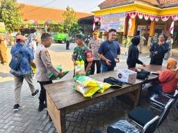 Batituud Koramil 0816/02 Candi Hadiri Gerakan Pangan Murah di Desa Sumorame