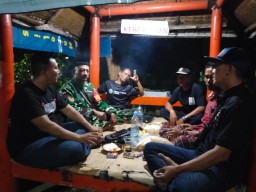 Patroli Bersama Sinergitas TNI Koramil 0816/09 Krian: Wujud Kepedulian Harkamtibmas di Lingkungan Desa