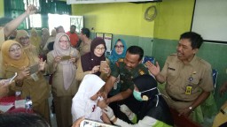DANRAMIL 0816/03 BUDURAN DENGAN FORPIMKA MELAKSANAKAN PENCANANGAN IMUNISASI CAMPAK DAN RUBELLA