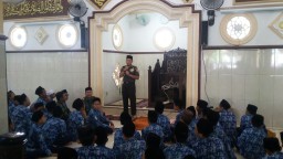 Dandim Sidoarjo berbagi ilmu wasbang kepada para santri
