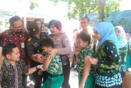 Danramil 0816/01 berharap dengan Imunisasi dapat mengurangi angka kesakitan akibat campak dan Rubella