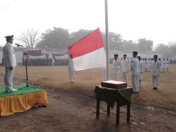 Danramil 0816/07 Beserta Anggota Melaksanakan Upacara HUT RI ke 72 tahun 2017