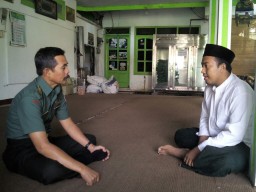 Babinsa 0816/06 Sambangi Kepala Ponpes Al Hidayah