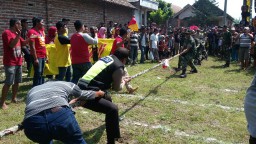 Babinsa Babinkamtibmas Bersama Warga memeriahkan HUT RI ke 72 TH 2017