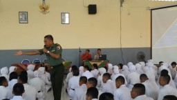 DANRAMIL 0816/18 SEDATI MELAKSANAKAN WASBANG DI SMA- SMK SENOPATI