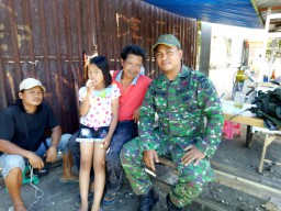 Babinsa Koramil 0816/17 Gedangan menanamkan rasa cinta tanah air