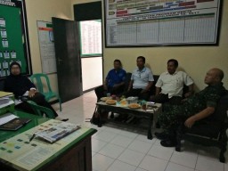DANRAMIL 0816/ 06 KOMSOS DENGAN MANTAN DAN PPL KECAMATAN