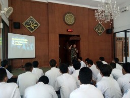 Danramil 01/Sidoarjo kota Laksanakan Wasbang di SMAN 4 Sidoarjo