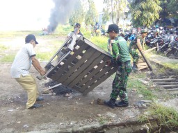 Babinsa Koramil 02/Candi Bantu Penertiban Bangli