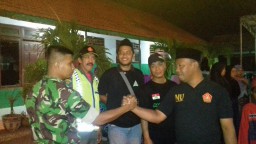 Babinsa 05/Tulangan Amankan Sholat Idul Adha 1438 H