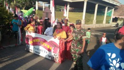 Anggota Ramil 0816/05 pengamanan kegiatan jalan santai dan karnaval