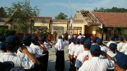 Bati Tuud Koramil 0816/ 06 Jadi Pembina Upacara di SMPN 1 Tanggulangin.