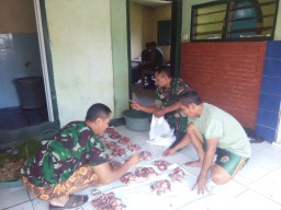 Koramil 02/Candi Melaksanakan Kegiatan Pemotongan Hewan Kurban