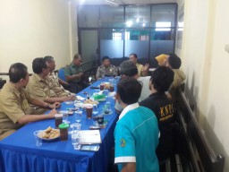 Danramil 0816/09 Komsos dengan Forkompika Krian