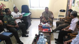Babinsa Kedung Peluk Komsos Di Desa Binaannya