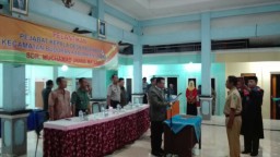 DANRAMIL 0816/03 BUDURAN MENGHADIRI PELANTIKAN PEJABAT KADES PAGERWOJO