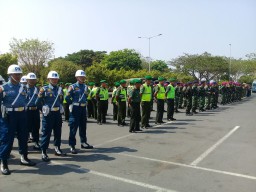 BABINSA KORAMIL 0816/18 SEDATI IKUT ANDIL DALAM PENGAMANAN VIP SERTA VVIP BANDARA INTERNASIONAL JUANDA.