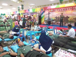 Anggota Koramil 02/Candi Mengikuti Donor Darah Menyambut HUT TNI Ke 72