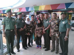 ANGGOTA RAMIL 0816/18 IKUTI BAKTI SOSIAL DONOR DARAH DALAM RANGKA HUT TNI KE 72