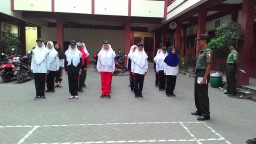 BABINSA KORAMIL 0816/16 WARU MELATIH PBB SMA DARUL ULUM WARU