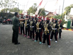 Danramil 0816/13Wonoayu Melaksanakan Pengecekan Siswa Siswi SMK YPM Yang Melaksanakan Lomba PBB di Kodim