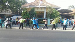 Anggota Ramil Bersama Forkompimka Kec. ikuti Senam Bersama di Desa Kandangan