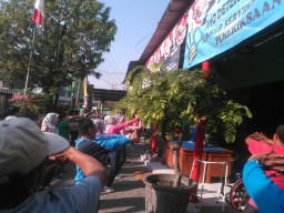 SENAM KESEGARAN JASMANI BERSAMA FORKOPIMKA WARU DI PUSKESMAS MEDAENG WARU