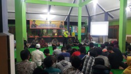 Serma A Rofiq Kurniawan Hadiri Cangkruan Bersama Polsek Krembung di Desa Lemujud