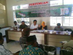 KORAMIL 0816/16 WARU HADIRI PERTEMUAN PEMBUATAN RDKK TAHUN 2018 DI BALAI DESA WARU KEC WARU SIDOARJO