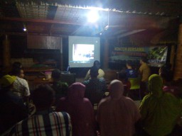 WARGA PERUM MCA CANDI ANTUSIAS NONTON BARENG FILM PENGHIANATAN G30S/PKI