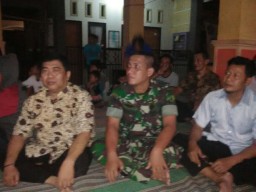 NOBAR FILM PENGKHIANATAN G 30S/PKI WARGA DESA BETRO BERSAMA BABINSA
