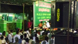 BABINSA DESA DUKUH TENGAH MENGHADIRI ACARA HAUL MBAH MUGHNI