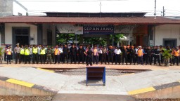 Penertiban pedagang kaki lima di tanah milik PT KAI wilayah Taman