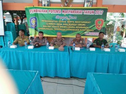 BABINSA MENGIKUTI RAPAT PENINGKATAN PERAN LINMAS DI DESA UNTUK MENJAGA KAMTIBMAS