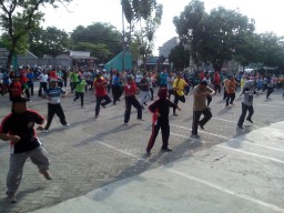 Koramil 0816/13 Wonoayu Melaksanakan Senam Bersama Muspika