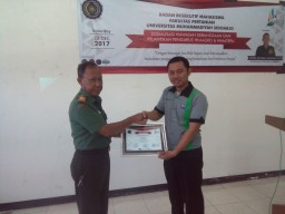 Bangun Jiwa Kepemimpinan, Danramil Candi Beri Wasbang di Kampus UMSIDA
