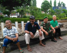 Keramahan serta senyum persaudaraan menambah cerah suasana pagi